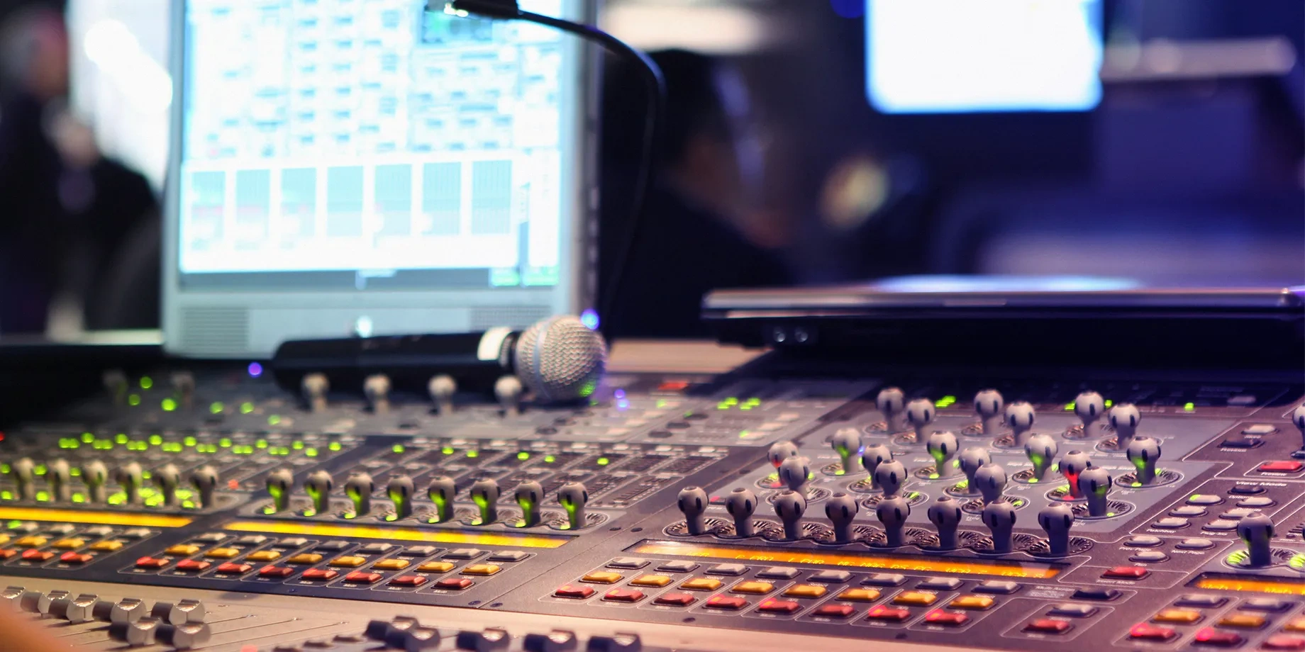 Build your broadcast Hero Desktop 1840x920